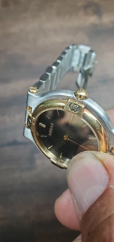 Vintage Gucci 9000M ブラックダイヤル ツートーン SS+GP クォーツ メンズ 腕時計 スイス製 読み取り - 画像23/24