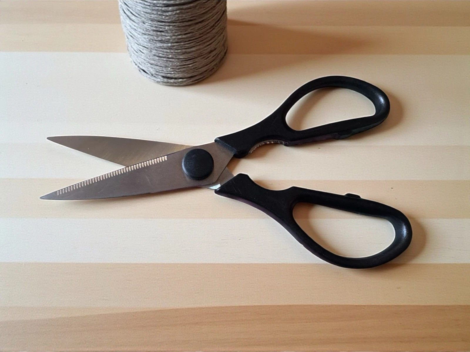Kitchen Shears Black Stainless Steel Bottle Opener Nut Cracker
Opens in a new window or tab