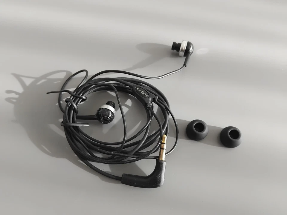 Sennheiser CX 300 II In-Ear Wired 3.5mm L-Shape Stereo Black/Silver 1.2m, photo 2 of 3