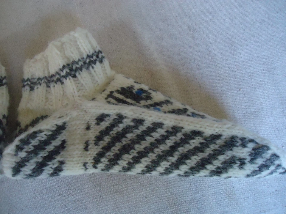 Nuevo sin etiquetas Med - Lg Zapatillas/Calcetines gruesos tejidos a mano 100 % lana virgen Foto 4 de 4