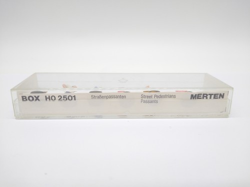 Merten Figures 2501 Street Pedestrians - OO/HO - New & Boxed - Picture 5 of 5