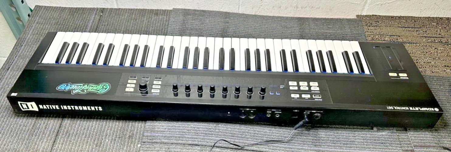 Native Instruments Komplete Kontrol S61 MK1 61 Key Keyboard Midi
