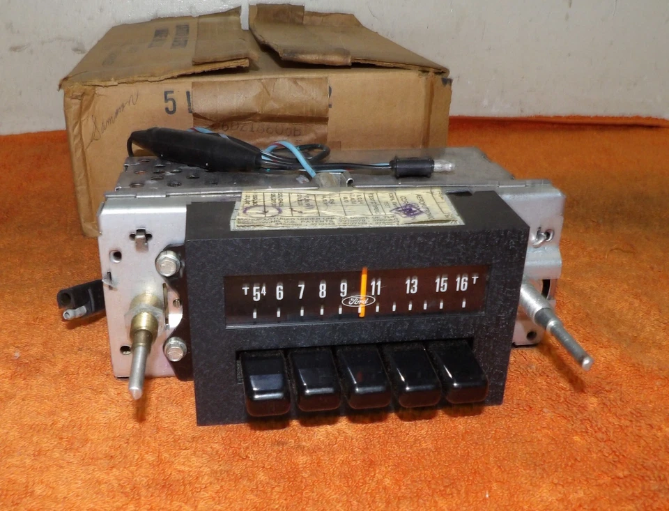 Ford Mustang Torino Maverick Granada Montego Comet Monarch 1974-80 radio am nuevo en stock Foto 3 de 4