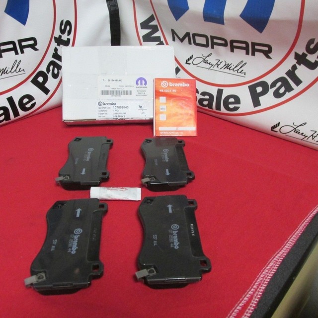 Srt8 Front Brembo Brake Pads SRT 8 Charger Magnum 300 Challenger Set