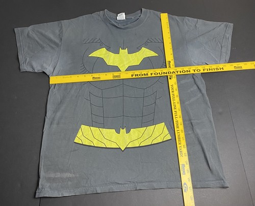 Batman Shirt Large Armor Vintage Style Animated Dark Knight Yellow Grey E55 - Picture 7 of 7