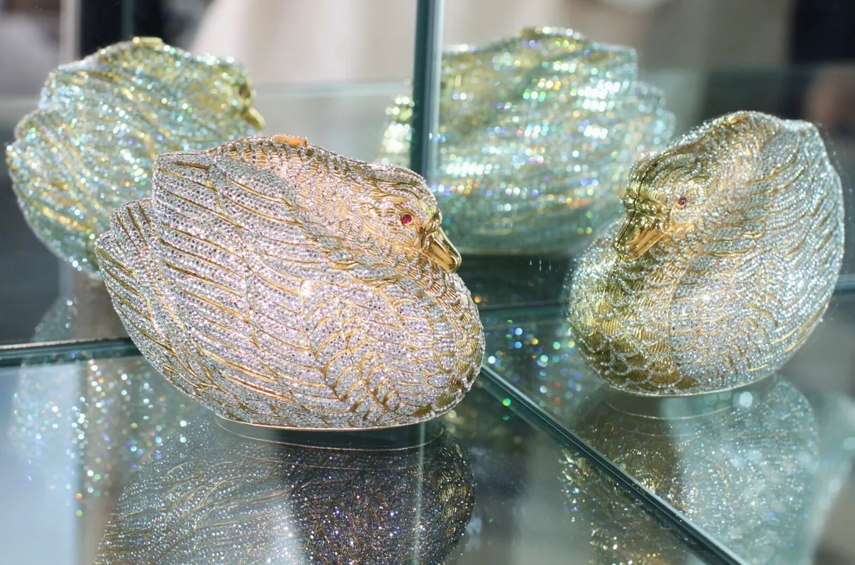 Judith leiber swan purse 2025