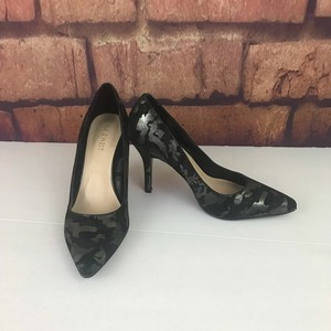 nine west metallic pumps