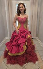 NWT  Stunning Quinceañera Gown Size 7  $1200...