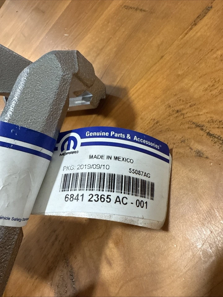 Soporte adaptador pinza de freno de disco Mopar genuino OEM 68412365AC 2019 Ram 1500 Foto 2 de 3