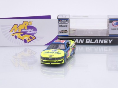 Lionel Racing C122565MNTRB # Ford NASCAR 2025 Ryan Blaney Menards Throwback 1:64
