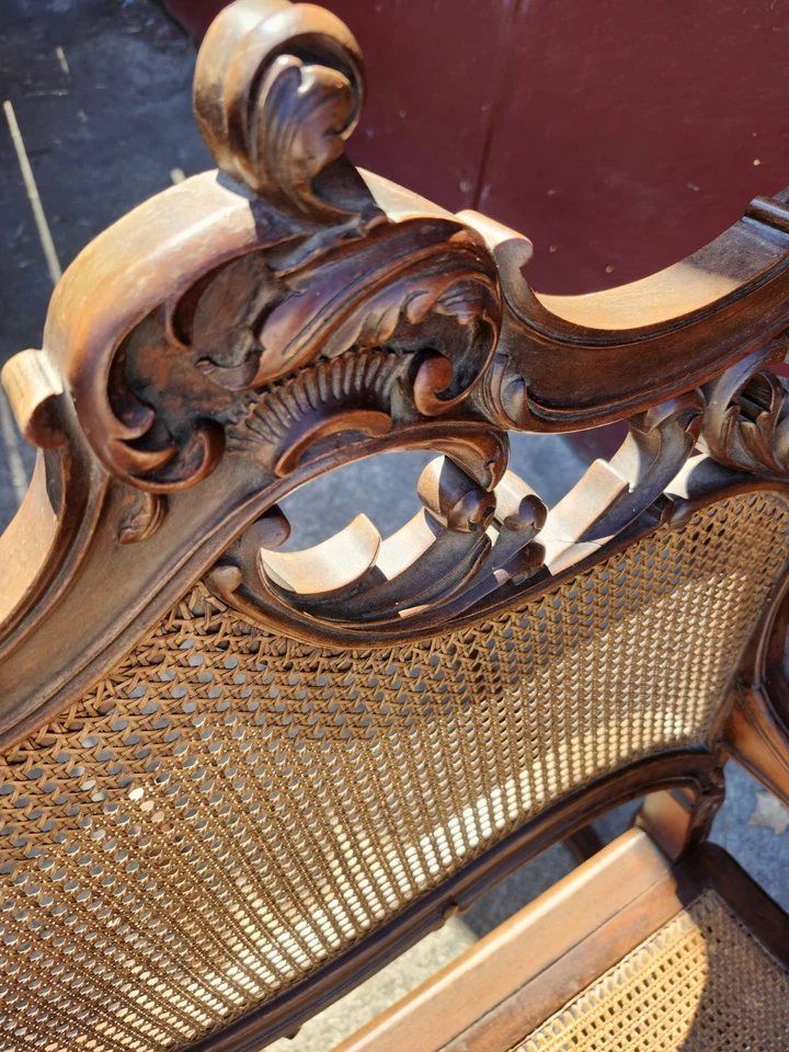 Антикварное резное деревянное плетеное кресло-качалка. Задняя красота - Изображение 3 из 4