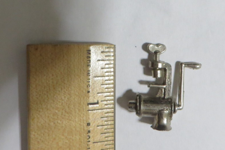 VINTAGE DOLLHOUSE MINIATURE METAL MEAT GRINDER 1 1/2" TALL