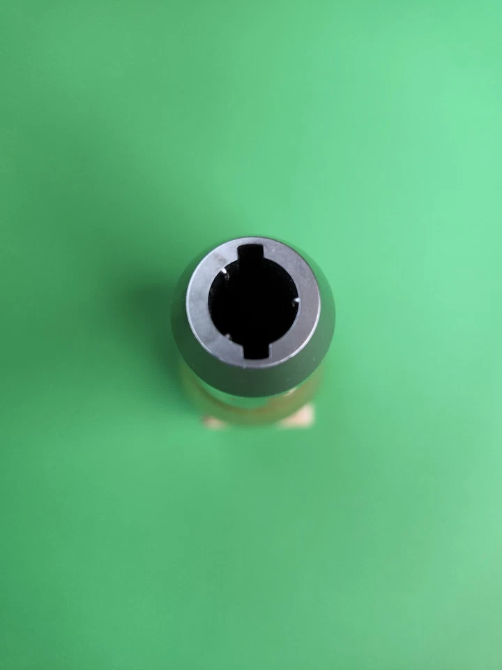 Perilla de cambio roscada de grano de madera de 5".  (Infinity i35 2003) Foto 4 de 4