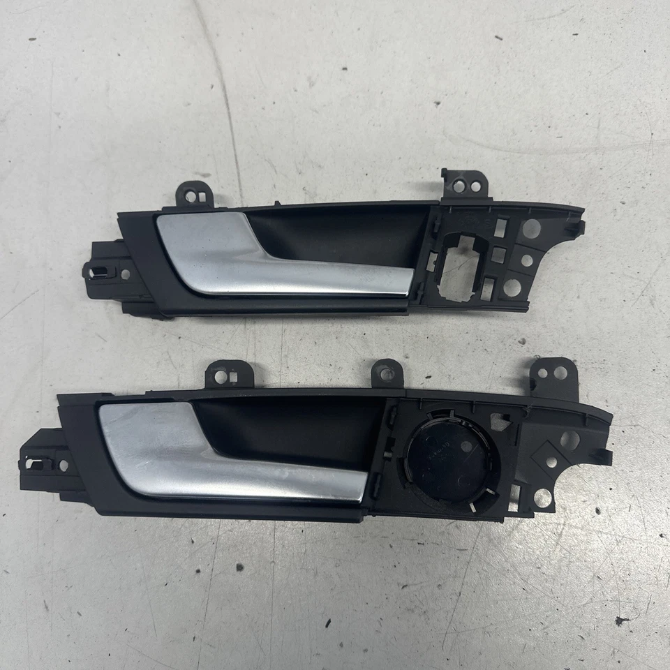 AUDI A3 2010 8P MANIJA DE PUERTA INTERIOR N/S DELANTERO TRASERO IZQUIERDO LADO CERCANO 8P4839019 Foto 2 de 4