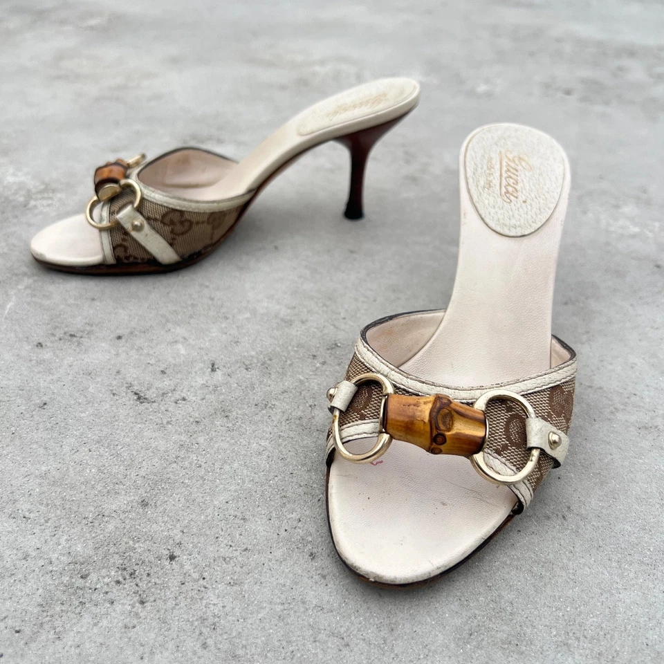 Gucci | Auténticas Mulas Vintage Horsebit Bambú GG Monograma Beige (34.5) Foto 3 de 4