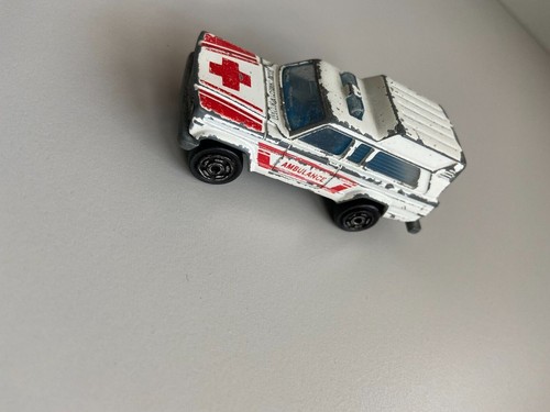 MAJORETTE Ambulanza n.269 Jeep Wagoneer Ambulance Scala 1:64 Made in France - Foto 4 di 11