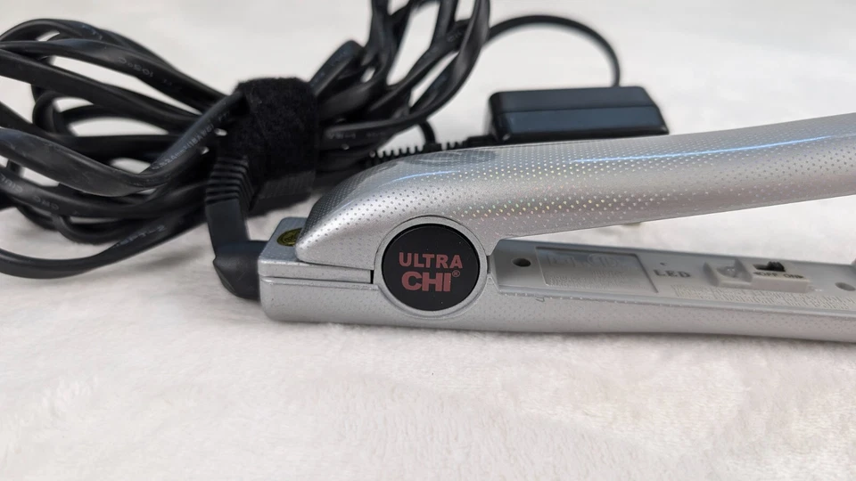 Plancha de pelo Chi Ultra Professional cerámica salón GF6515 1" plateada Foto 2 de 4