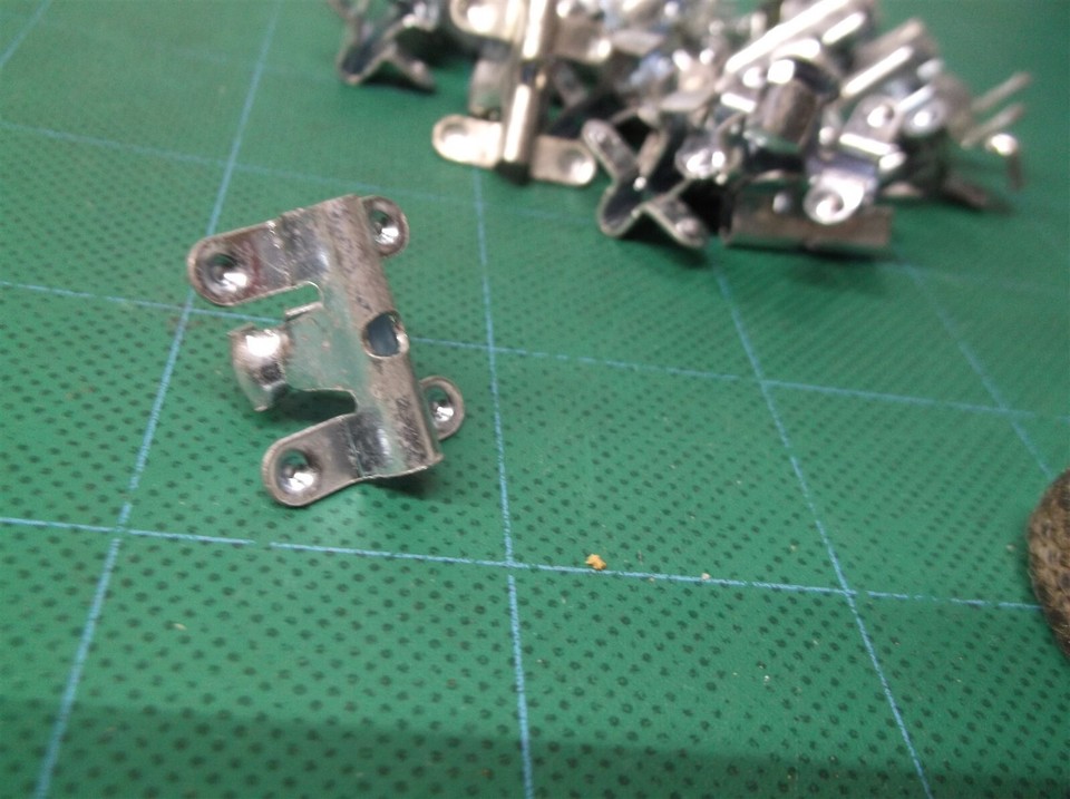 (24) 1/4 Turn Retainer Clips w hole for Ballast Cover and Reflectors | eBay