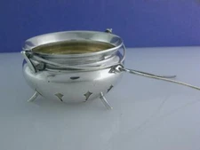 Sterling WALLACE Tea Strainer - Cauldron Pot shape