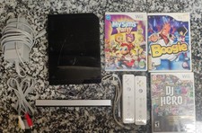 Nintendo Wii Console Bundle w/ 2 Controllers, Sensor Bar  3 Games   Tested