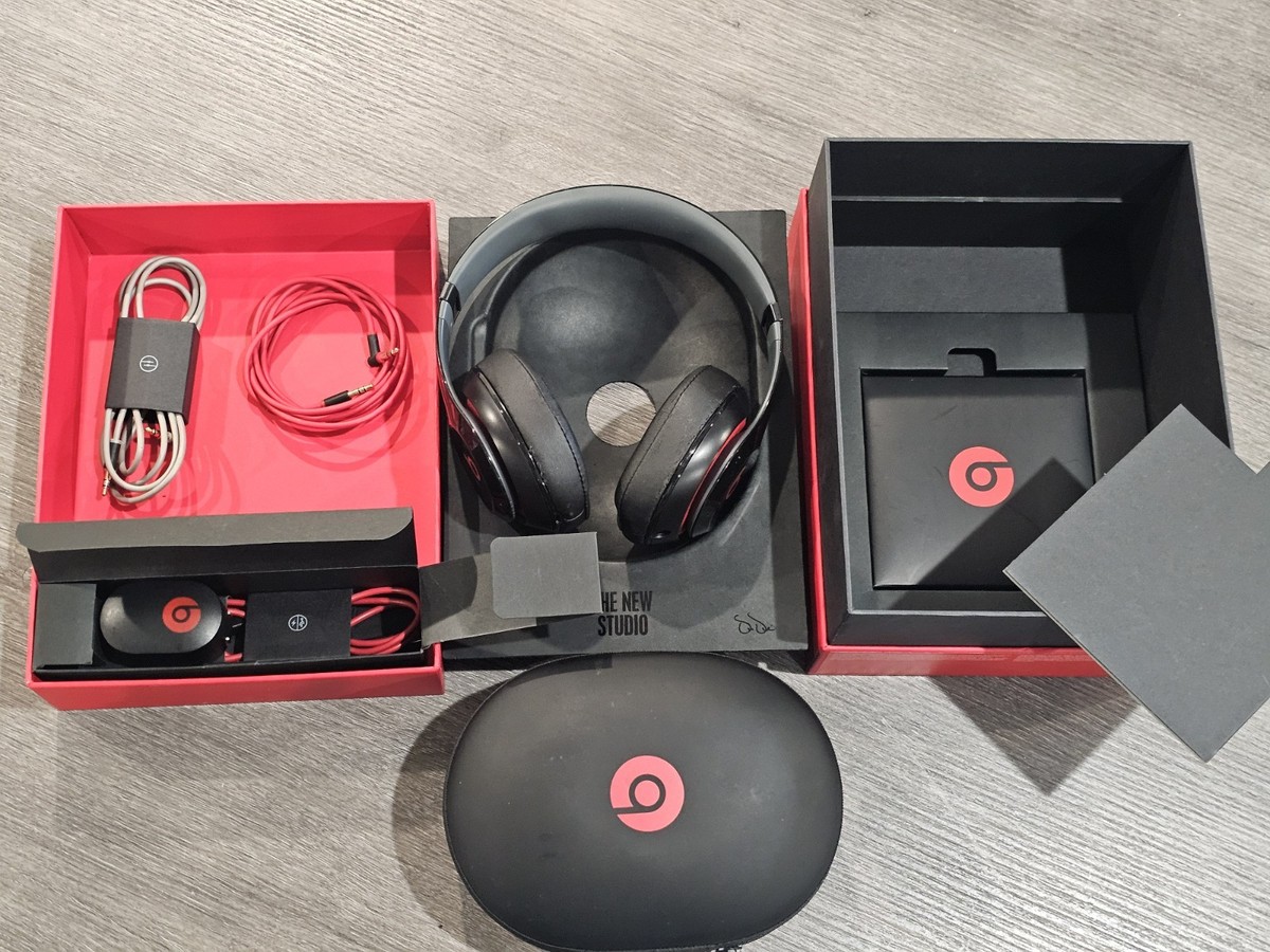 Beats By Dr. Dre Studio 2.0 Headphones original box and all