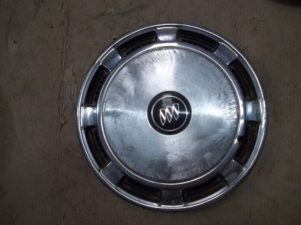 82 83 84 85 Buick Skyhawk Tapacubos Llanta Cubierta Tapacubos 13" OEM USADO 1108 SET Foto 3 de 4