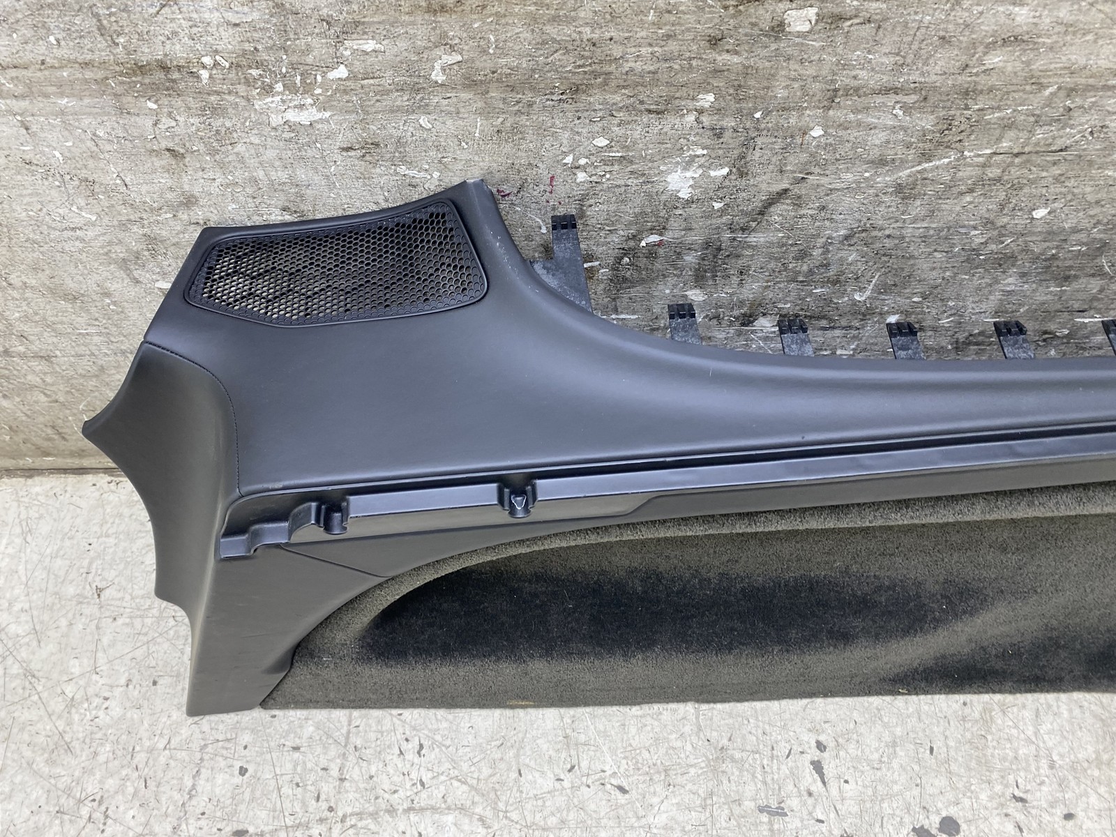 2015-2020 BENTLEY BENTAYGA OEM REAR RIGHT INNER QUARTER PANEL CARPET TRIM COVER