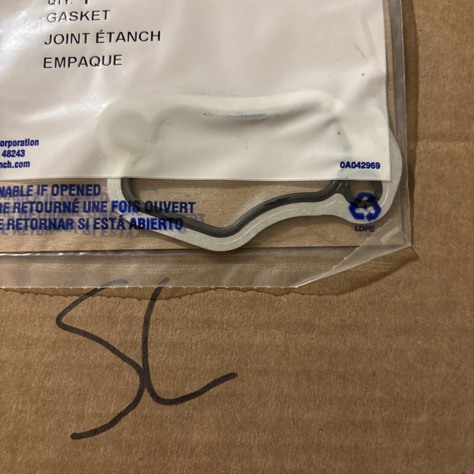 Carcasa colector de salida de refrigerante GM 2007-2010 Cadillac 4,6 L STS SRX 12590694 OEM Foto 2 de 2