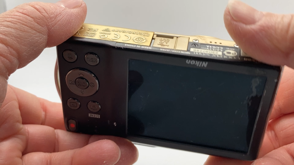 Nikon COOLPIX S3300 16 MP Digital Camera 6X Zoom gold from japan