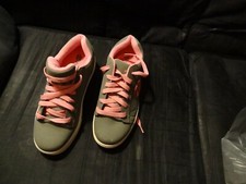 HEELYS UNISEX SIZE 8 GRAY AND PINK SNEAKERS WITH WHEELS VERY GENTLY USED