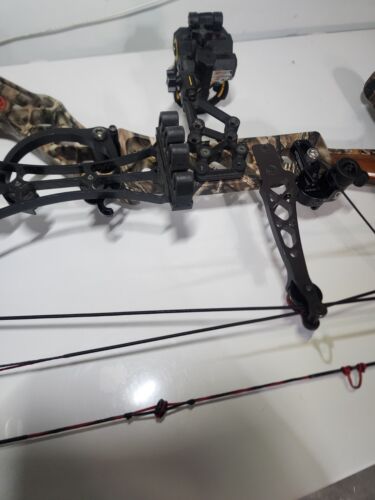 Mathews Z7 Right Compound Bow - Picture 4 of 12