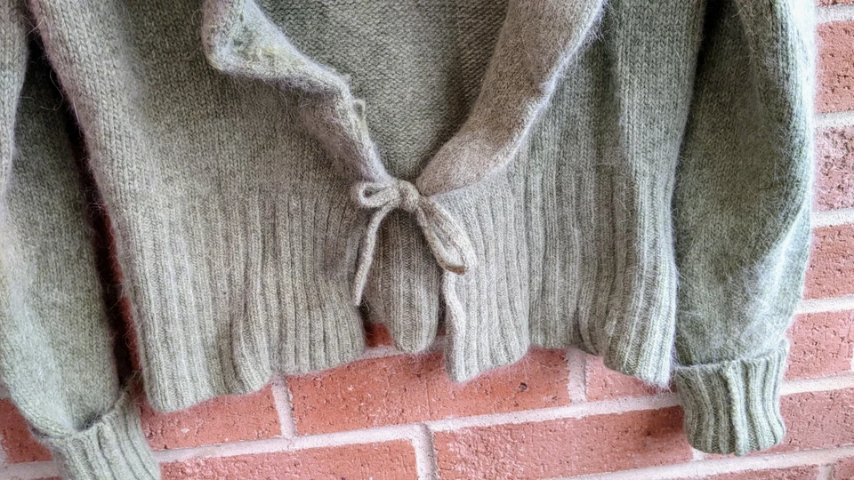 Suéter Cárdigan ELENA SOLANO Talla S Angora Mezcla Lana de Cordero Volantes Demure Preppy Foto 2 de 4