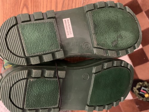 Botas de lluvia modernas hechas para niños talla M 7-8 camuflaje para insectos jardín botas de lluvia nuevas sin etiquetas - Imagen 3 de 6