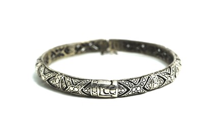 Sarda Sterling Silver Cutout X Design Hinged Bangle Bracelet