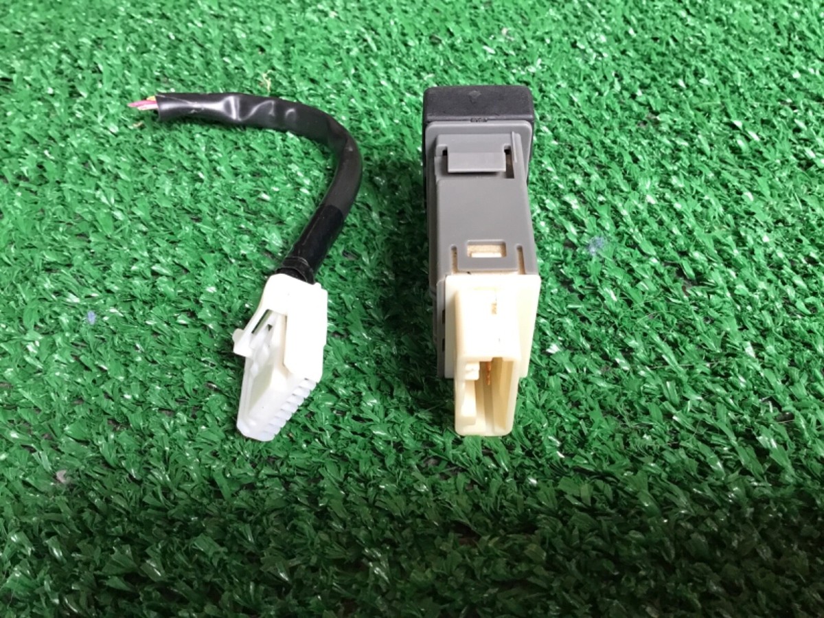 チノパン専用　 純正10Gb アダプター Toyota Tacoma 2017-2022 Rear Back Power Window Switch OEM 84810