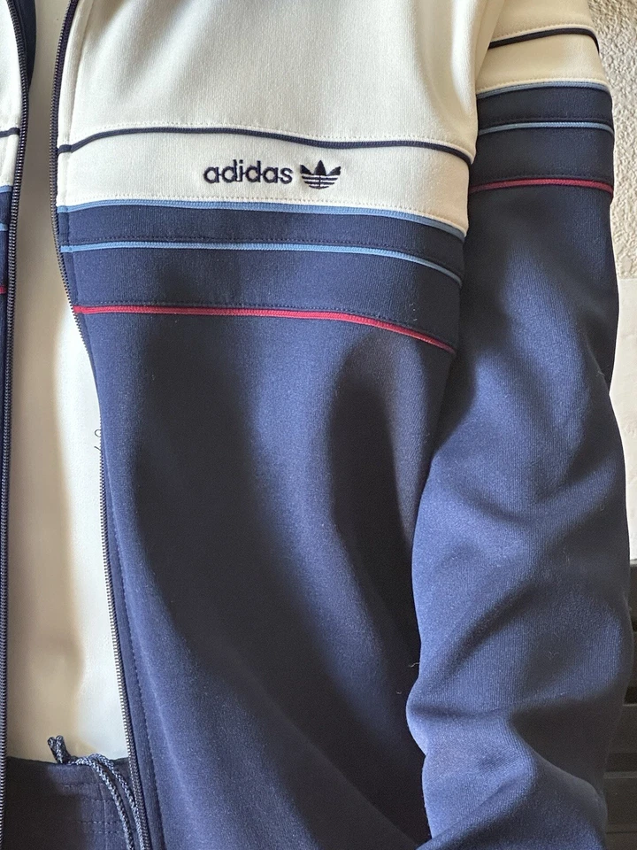 Conjunto de chándal clásico Adidas vintage raro a juego chaqueta y pantalones grandes azul marino Foto 3 de 4
