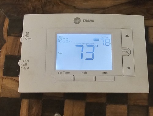 TRANE AMERICAN STANDART TCONT202AS11MA THERMOSTAT PROGRAMMABLE 3.5" SCREEN - Picture 2 of 7