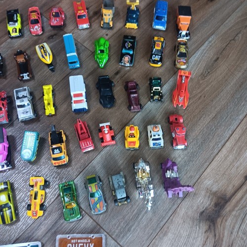 Vintage Lot Of 85 Hot Wheels,Matchbox Cars W/ Hot Wheels Rolling Case Holds 100 - Picture 7 of 12