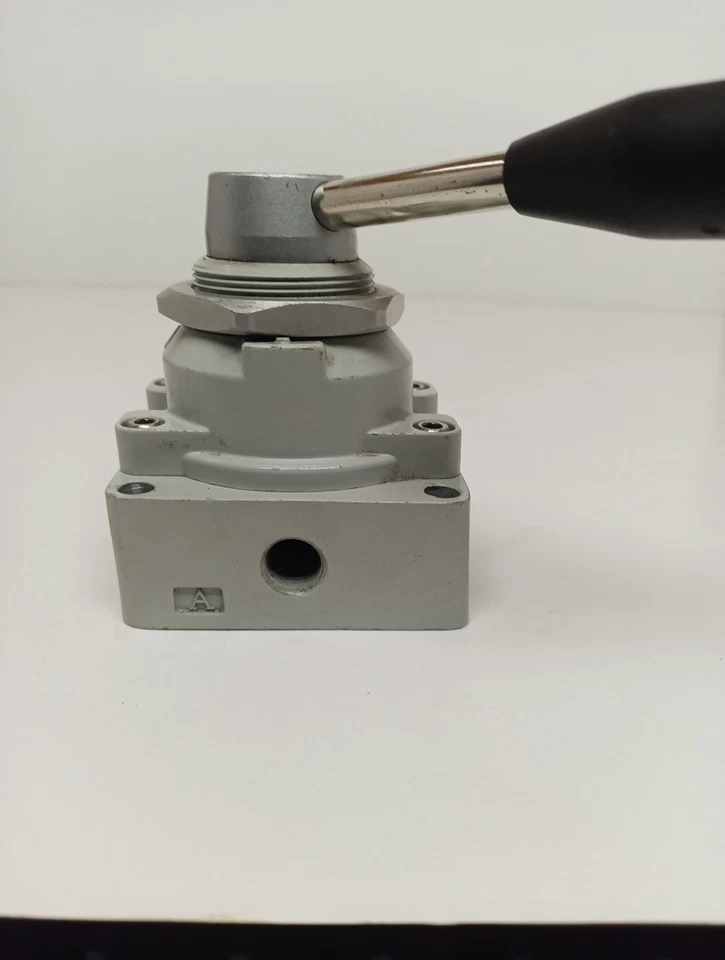 Aro M112lr Manual Air Control Valve,4-Way,1/4In Npt - Image 4 of 4