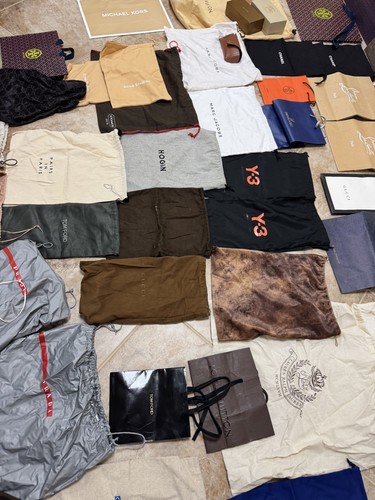 Lote de diseñadores cubiertas antipolvo bolsas de compras Prada Vuiotton Gucci Burch Louboutin ETC - Imagen 13 de 15