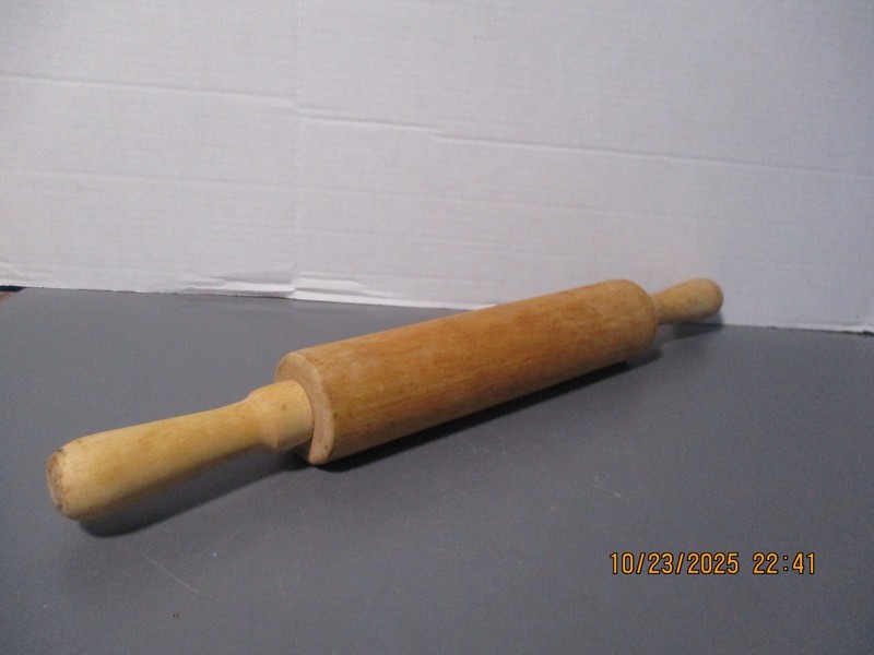 LARGE VINTAGE 24" ROLLING PIN - LOT #7