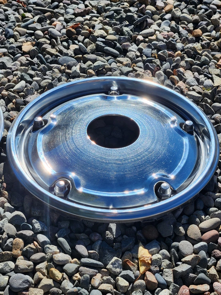 1969 - 1972 Chevrolet Suburban Blazer K10 K20 Factory 15" 4x4 Front Hubcaps OEM - Image 4 of 4