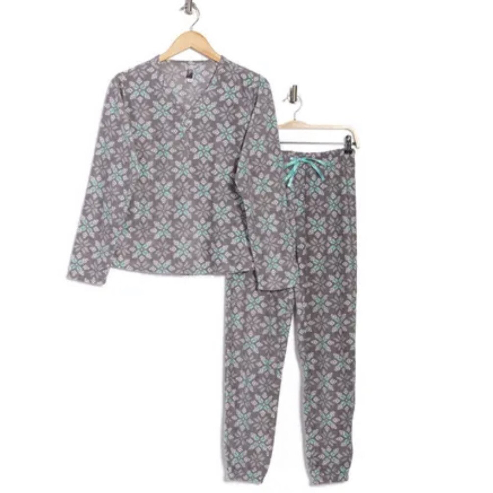 Grey Snowflake Print Fleece PJ Set - Soft Knit 2-Piece Pajamas