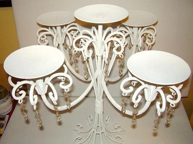 Candelabro candelabro de hierro forjado en mal estado pintura tiza blanca Foto 2 de 4