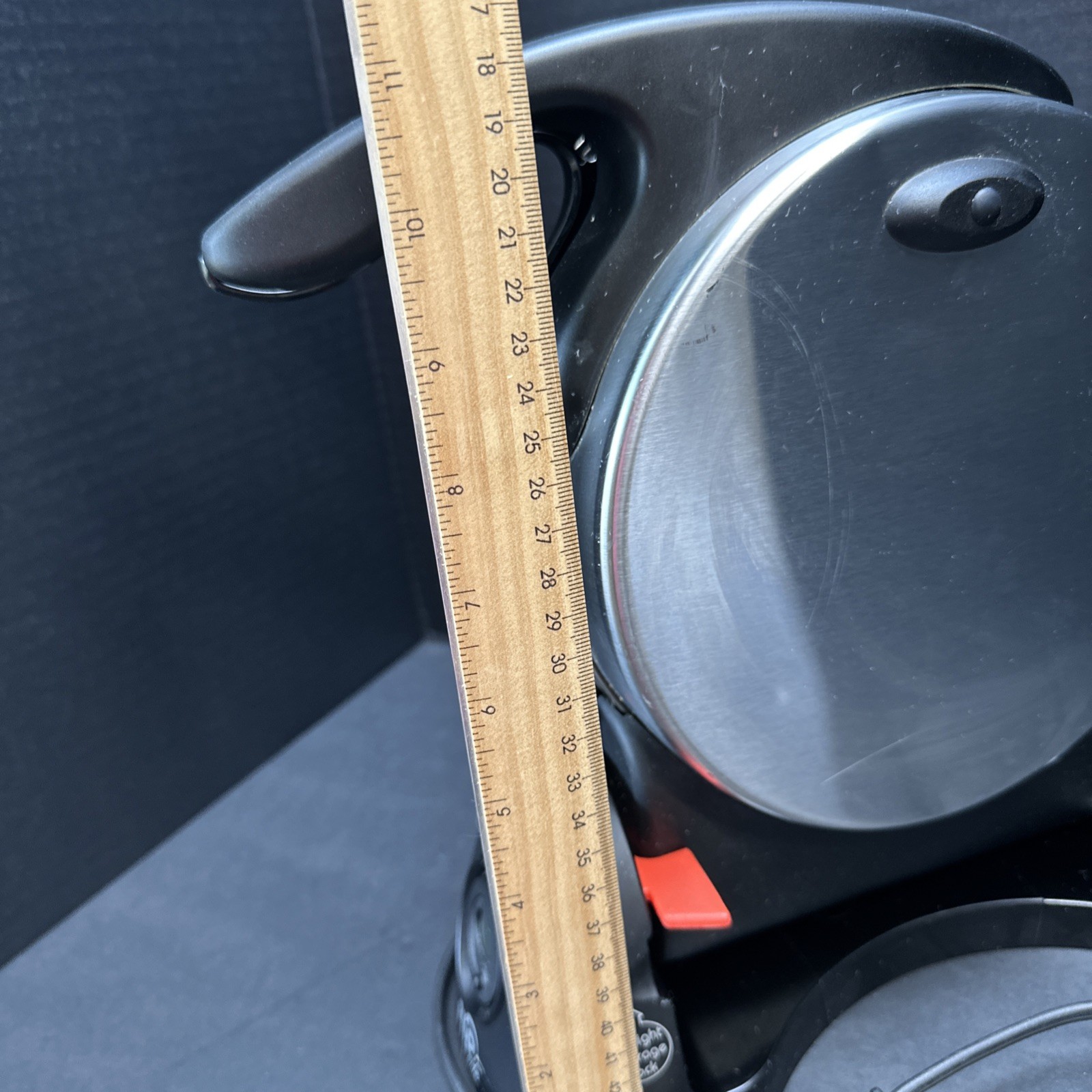 Presto FlipSide Belgian Waffle Maker Electric Non Stick TESTED WORKS Small Dent