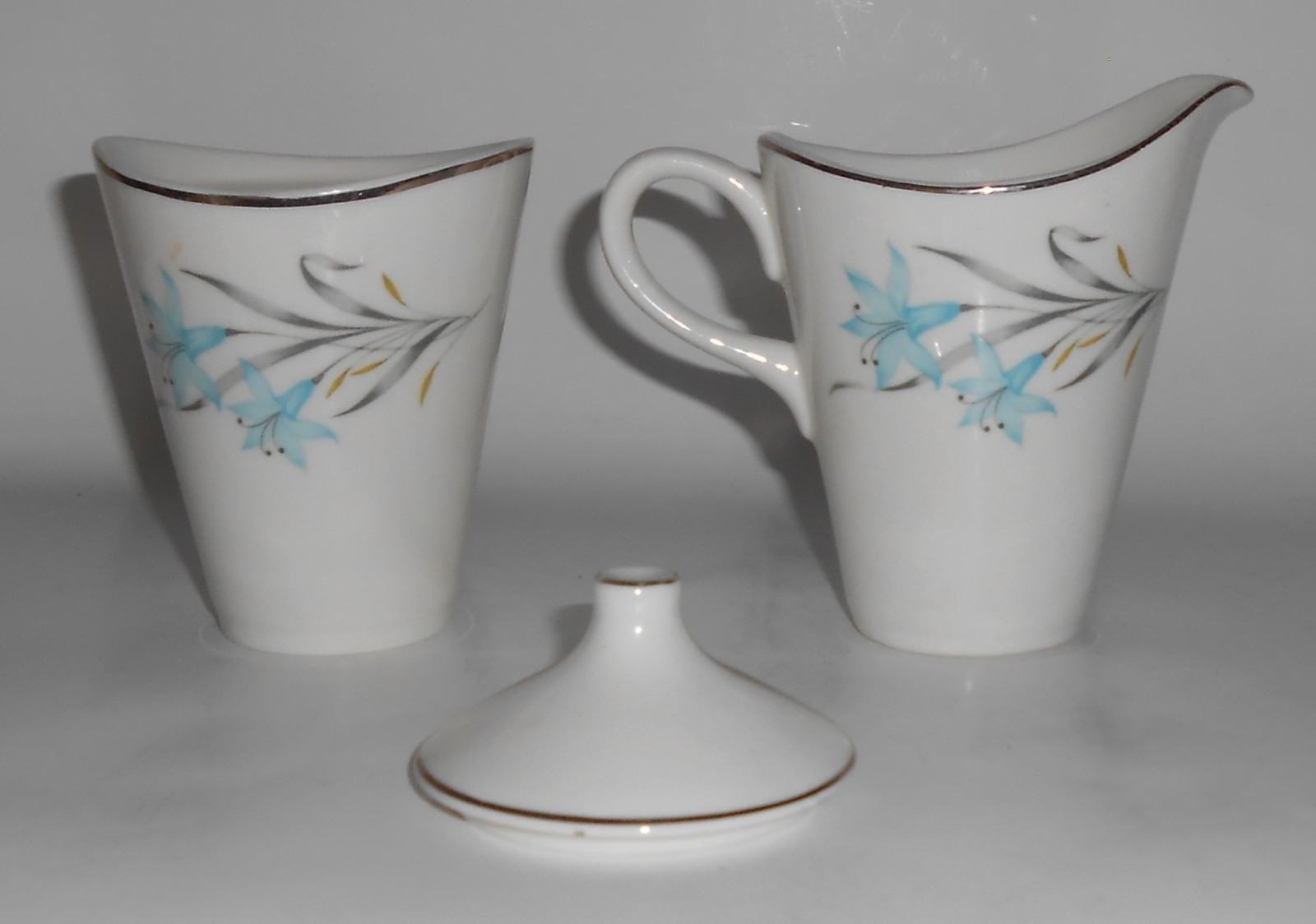 Homer Laughlin China Linda w/Platinum Creamer & Sugar Bowl Set