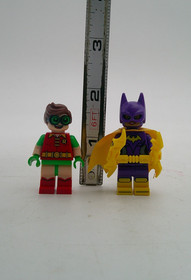 LEGO Minifigure 70902 Batgirl & Robin w/ Yellow Bat Wing Weapon