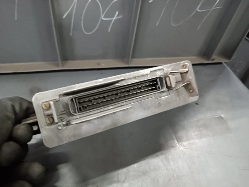 437907379 0265100004 Audi 90 / Coupé Tipo 81/100/200 Tipo 43/44 Centralina ABS - Immagine 2 di 3