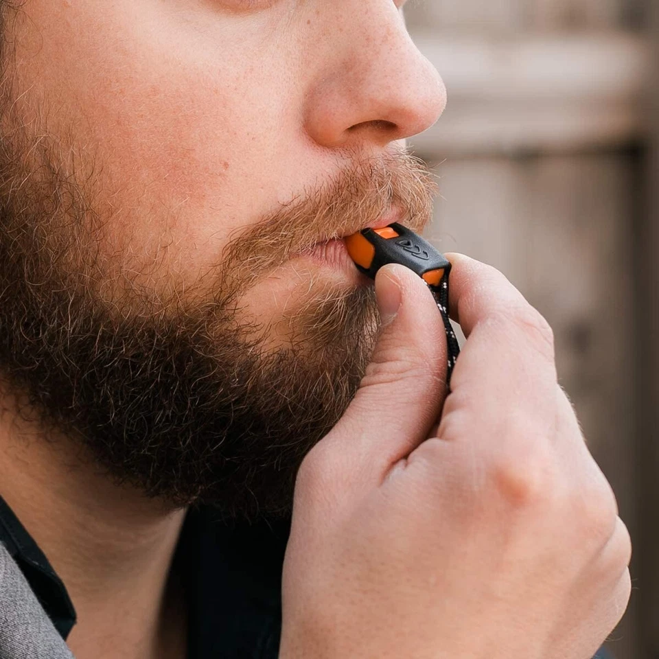 1-20 Manta Térmica Mylar Reutilizable Supervivencia de Emergencia Saco de Dormir y Silbato Foto 2 de 4