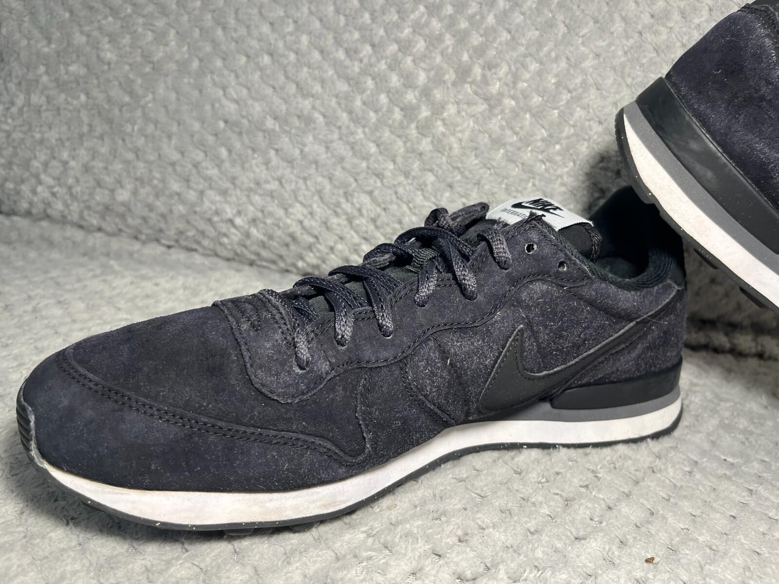 mens nike internationalist black